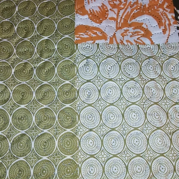 Quilt like cover for queen size bed - Picture 3 of 6